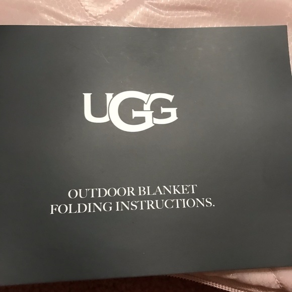 Firm UGG outdoor folding blanket brand new(firm no offer please ) - Picture 10 of 15